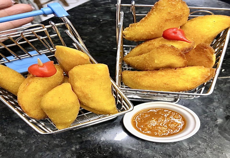 Pastéis de Angu (carne, queijo, frango com catupiry)