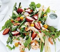 Salada de camarões e molho de côco